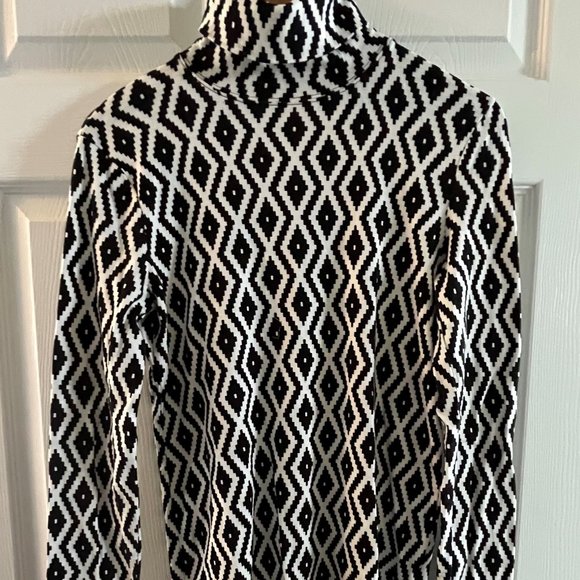 Black and White Long Sleeves Turtleneck - Picture 1 of 3